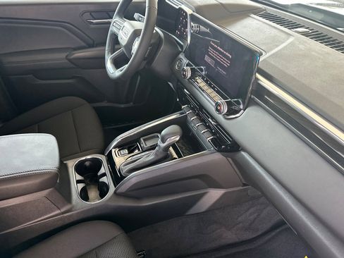 New 2025 GMC Canyon Elevation w/ Convenience Package image 14