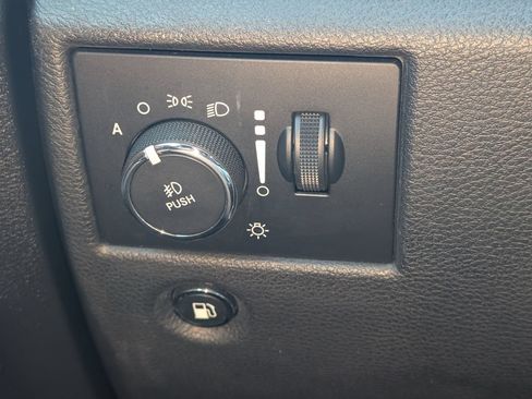Used 2018 Jeep Grand Cherokee Laredo RWD image 16