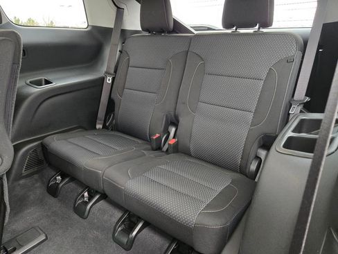 Used 2023 GMC Acadia SLE w/ Driver Convenience Package image 5