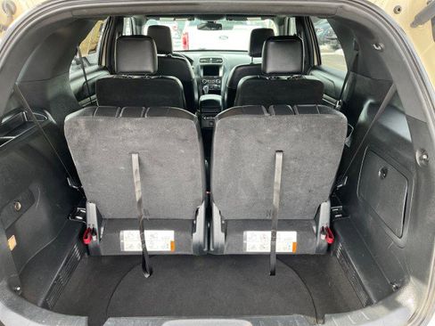 Used 2018 Ford Explorer XLT w/ Equipment Group 202A image 4