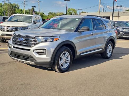 Certified 2024 Ford Explorer XLT w/ Equipment Group 202A AWD/4WD image 2