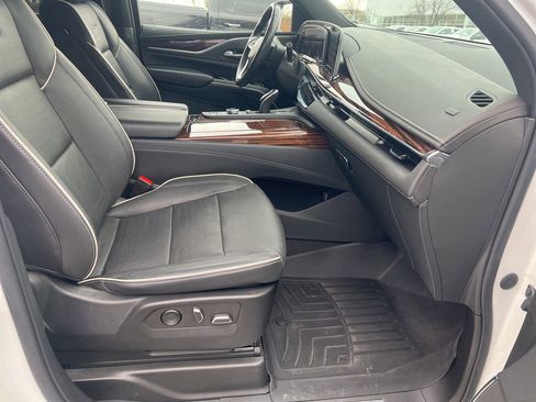 Used 2022 Cadillac Escalade Premium Luxury image 24