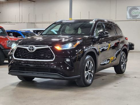 Used 2021 Toyota Highlander XLE FWD image 4