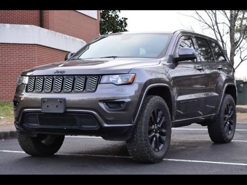 Used 2018 Jeep Grand Cherokee Altitude image 1