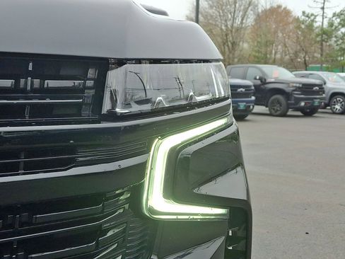Certified 2024 Chevrolet Suburban RST w/ Luxury Package AWD/4WD image 28