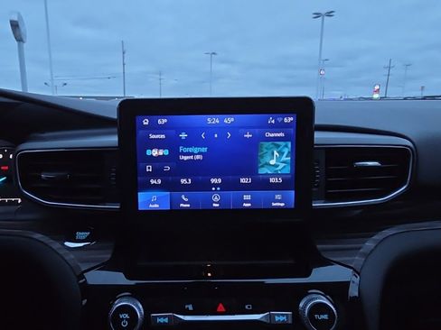 Used 2022 Ford Explorer Limited image 11