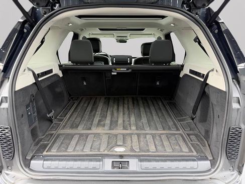 Certified 2025 Land Rover Discovery S AWD/4WD image 29