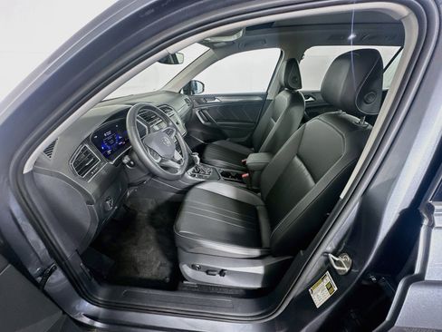 Used 2023 Volkswagen Tiguan SE w/ Panoramic Sunroof Package FWD image 13