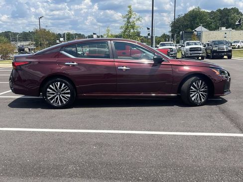 Used 2025 Nissan Altima 2.5 SV FWD image 2