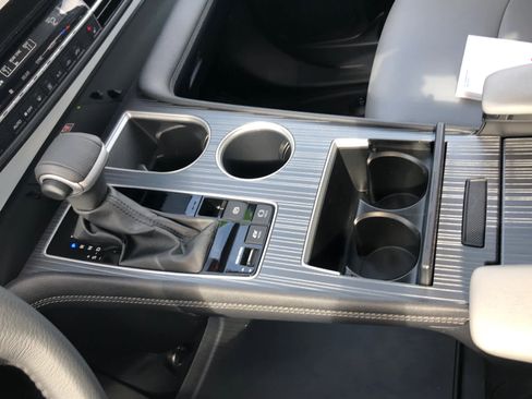 Certified 2025 Toyota Sienna XLE image 29