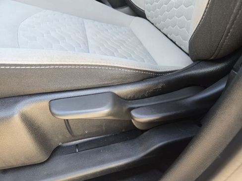 Used 2020 Chevrolet Equinox LS FWD image 15