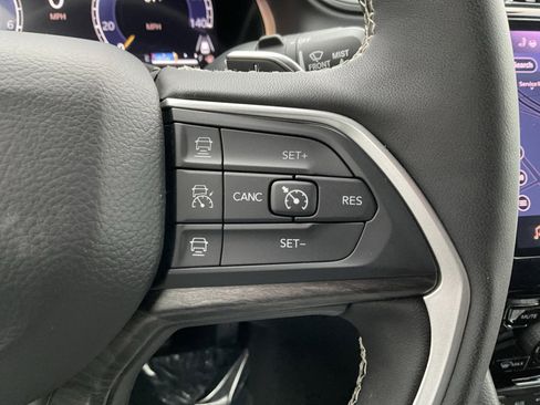 Used 2025 Jeep Grand Cherokee Limited image 19