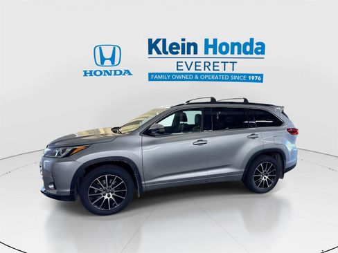 Used 2017 Toyota Highlander SE AWD/4WD image 1