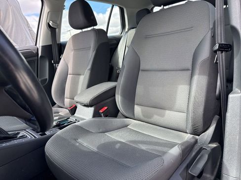 Used 2019 Volkswagen e-Golf SE w/ Driver Assistance Package FWD image 7