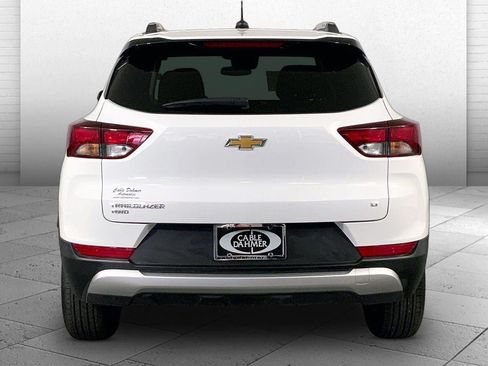 Used 2025 Chevrolet TrailBlazer LT AWD/4WD image 3