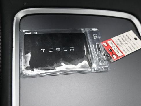 Used 2022 Tesla Model Y Long Range image 32