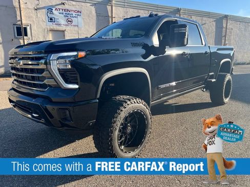 Used 2024 Chevrolet Silverado 3500 High Country w/ High Country Premium Package AWD/4WD image 2