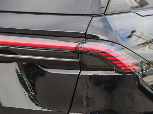 Certified 2024 Lincoln Nautilus Reserve w/ Equipment Group 202A image 12