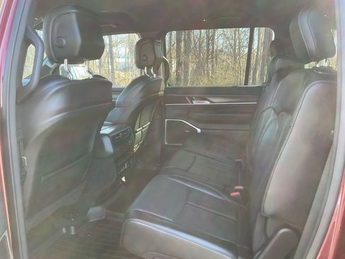 Used 2024 Jeep Wagoneer L Series II w/ Flexible Seating Group AWD/4WD image 22