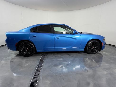 Used 2019 Dodge Charger SXT RWD image 4