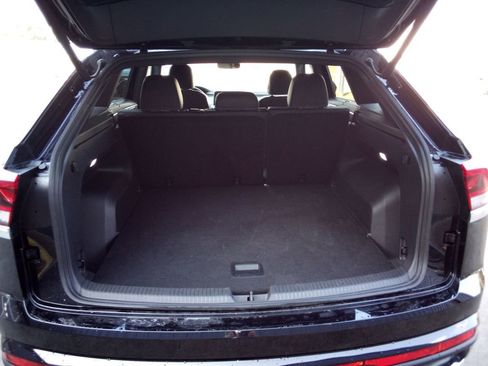 Used 2025 Volkswagen Atlas Cross Sport SE image 22