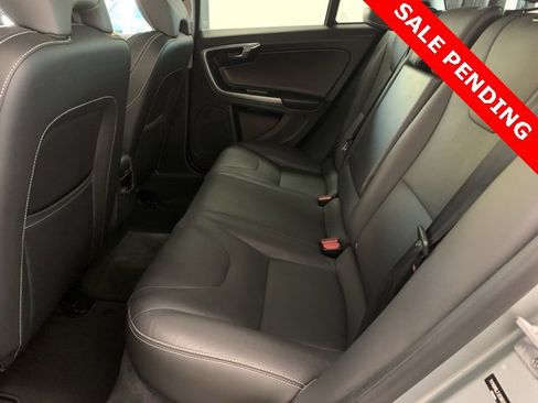 Used 2018 Volvo V60 T5 Dynamic w/ Vision Package image 9