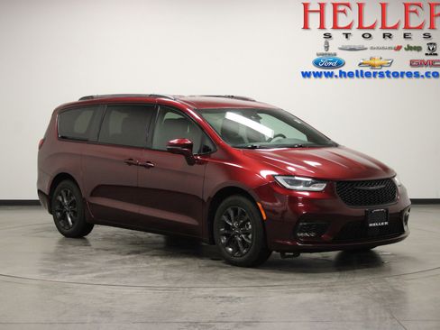Used 2021 Chrysler Pacifica Touring-L w/ S Appearance Package image 1