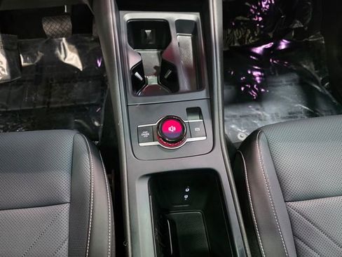 Certified 2025 Volkswagen Tiguan SE w/ Panoramic Sunroof Package image 23