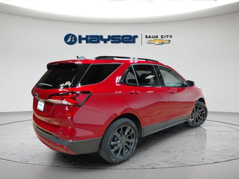 Certified 2022 Chevrolet Equinox RS w/ RS Leather Package AWD/4WD image 7