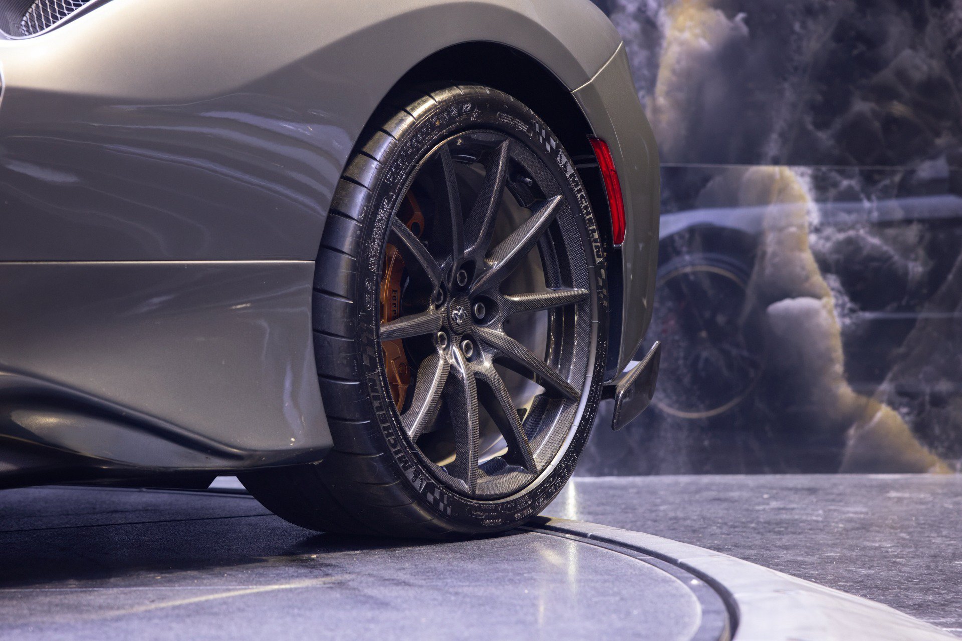 Used 2019 Ferrari 488 Pista Coupe RWD image 19