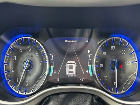 Used 2024 Chrysler Pacifica Touring-L image 21