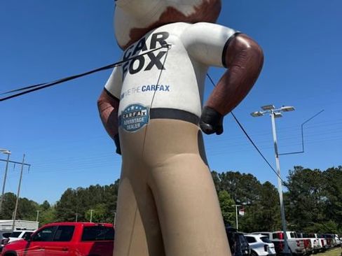 Used 2024 Jeep Gladiator Rubicon w/ Technology Group AWD/4WD image 2