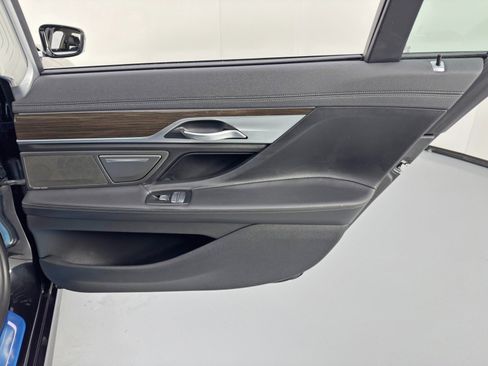 Used 2020 BMW 740i w/ Premium Package image 48