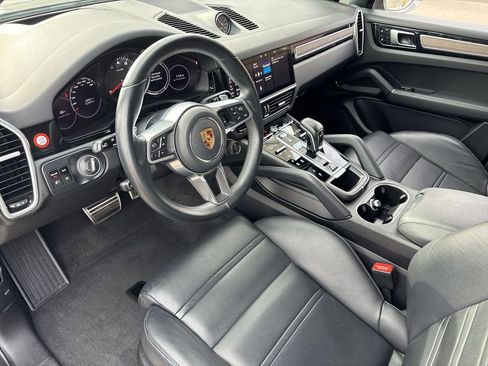 Used 2021 Porsche Cayenne S image 10