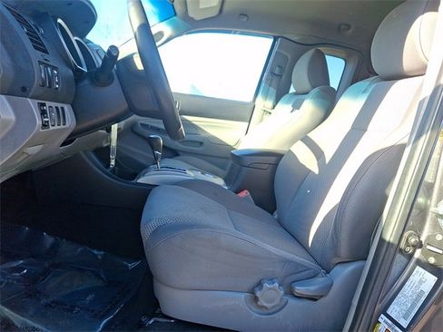 Used 2015 Toyota Tacoma PreRunner image 12