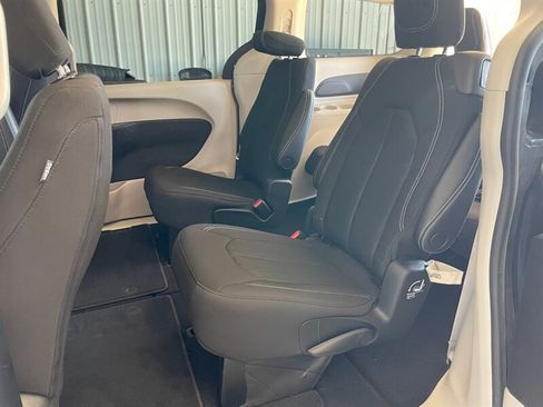Used 2022 Chrysler Voyager LX FWD image 17