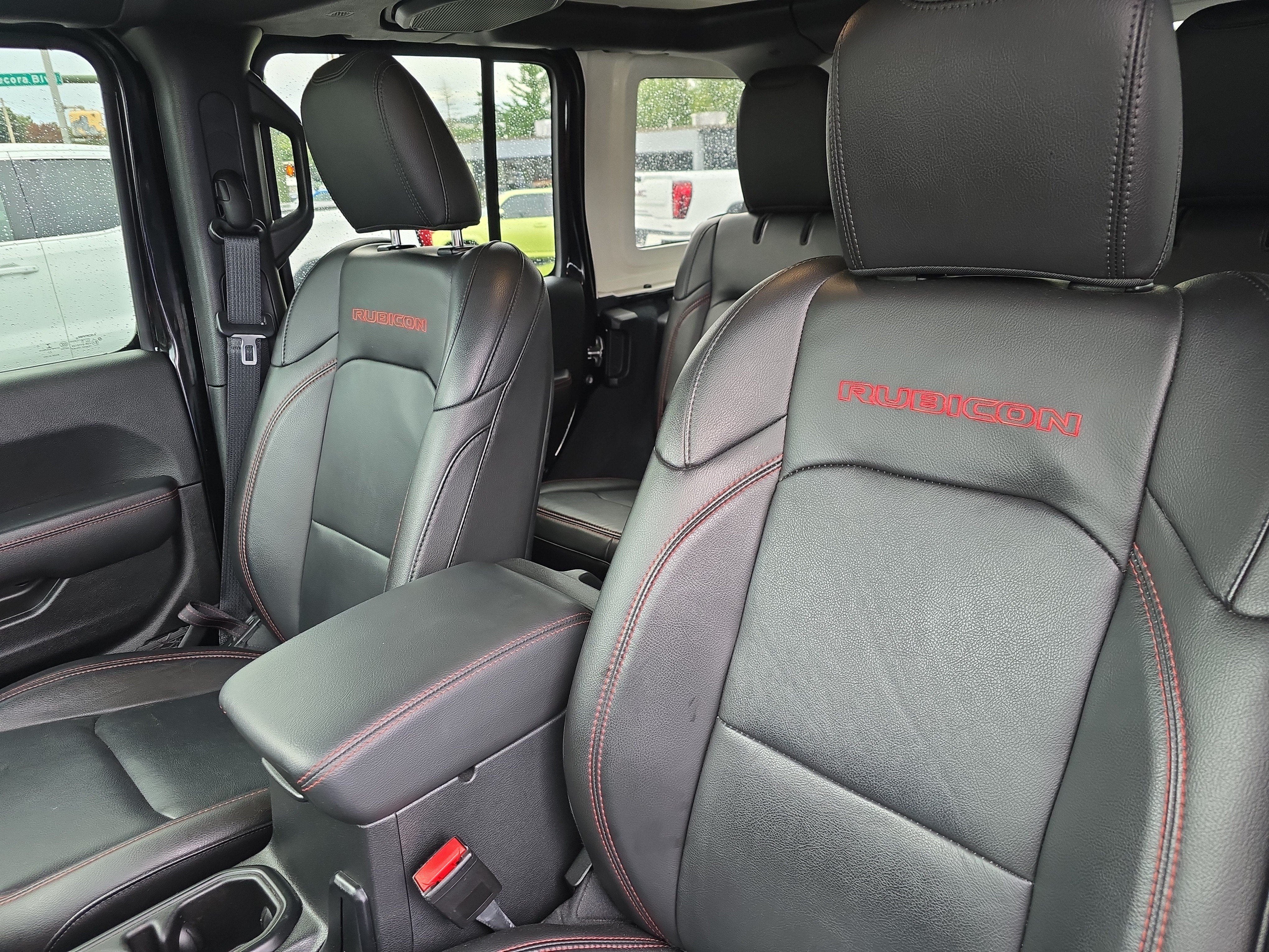 Used 2022 Jeep Wrangler Unlimited Rubicon w/ Xtreme Recon 35" Tire Package AWD/4WD image 38