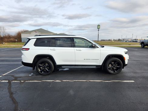 Used 2023 Jeep Grand Cherokee L Laredo image 8