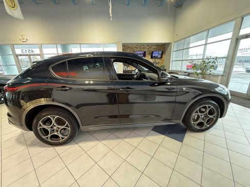 Used 2022 Alfa Romeo Stelvio Ti image 8