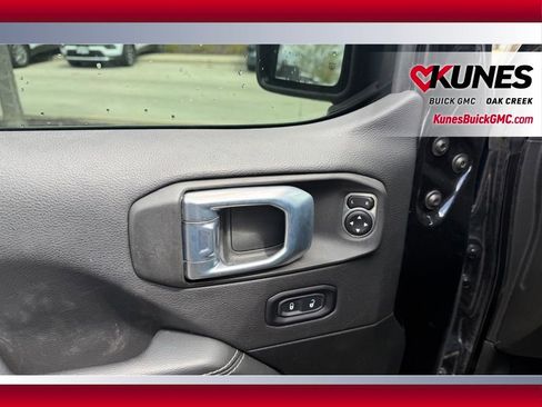 Used 2021 Jeep Wrangler Unlimited Sahara w/ Uconnect 4C Nav & Sound Group AWD/4WD image 5