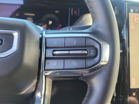 Certified 2025 GMC Yukon Denali image 28