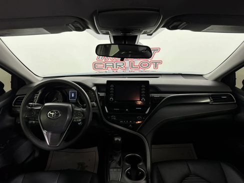 Used 2023 Toyota Camry SE FWD image 11