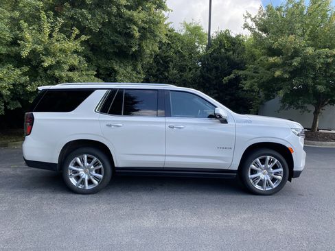Used 2024 Chevrolet Tahoe High Country AWD/4WD image 10