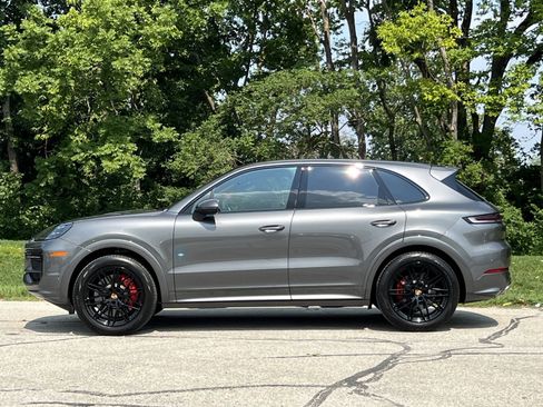 Certified 2025 Porsche Cayenne S image 2