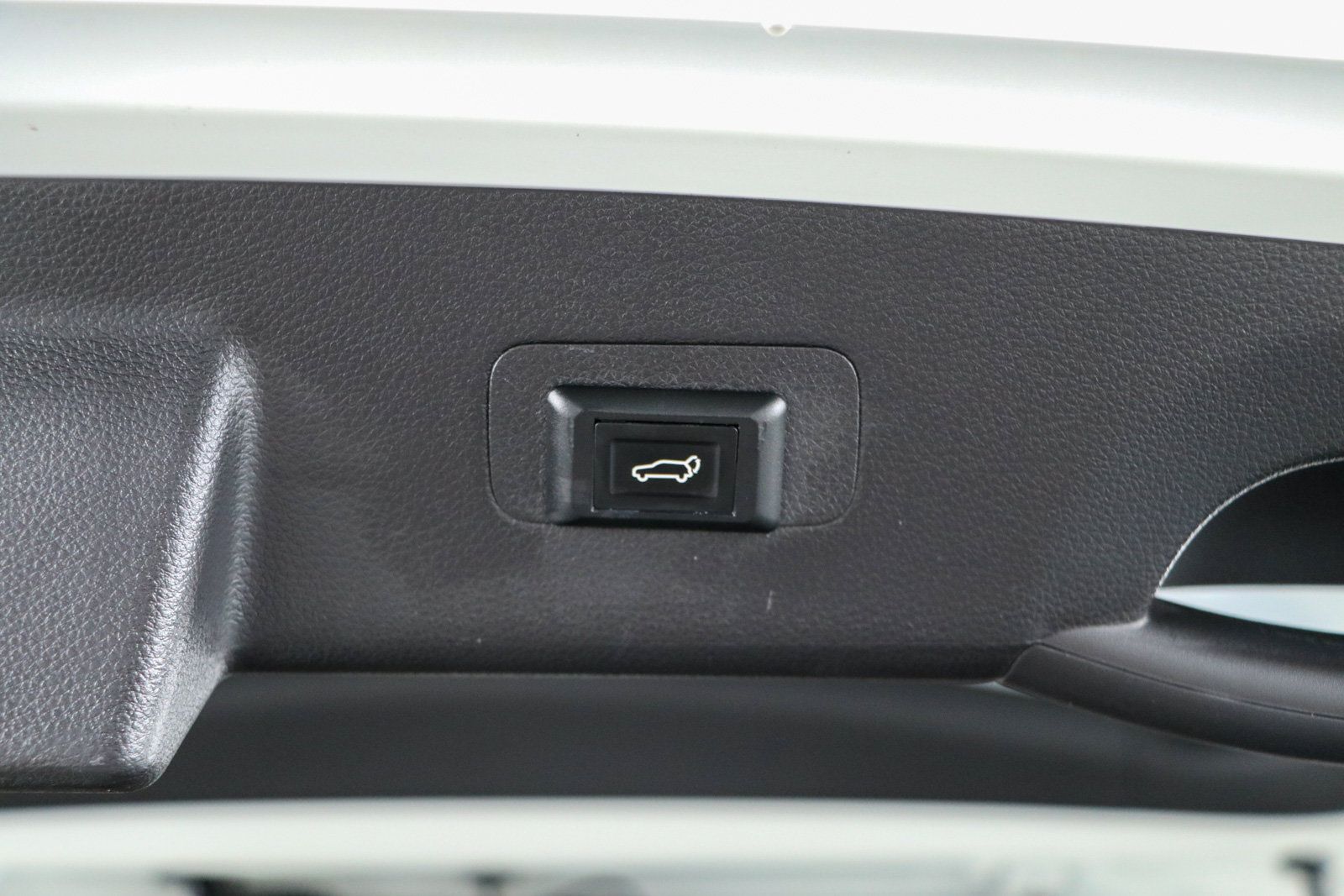 Used 2024 Kia Carnival LX FWD image 32
