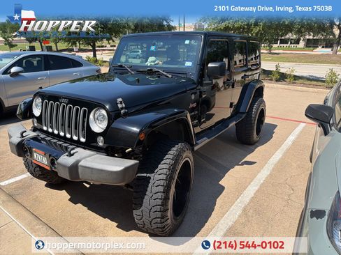 Used 2018 Jeep Wrangler Unlimited Sahara w/ Connectivity Group AWD/4WD image 1