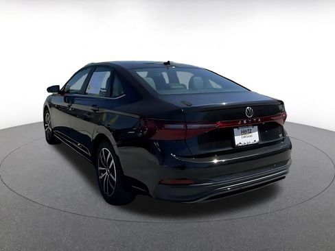 Used 2025 Volkswagen Jetta SE image 11