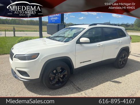 Used 2019 Jeep Cherokee Latitude w/ Cold Weather Group AWD/4WD image 1