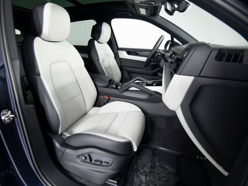 New 2026 Porsche Cayenne image 30