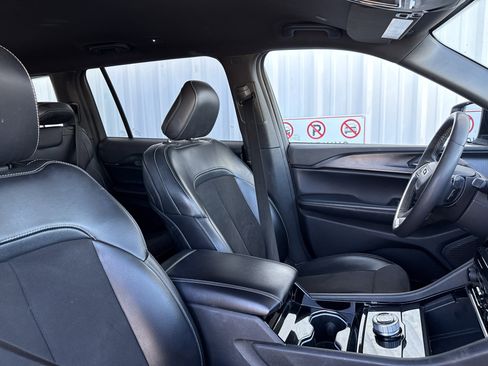 Used 2023 Jeep Grand Cherokee L Altitude image 44